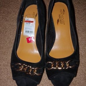 Open toe gold chain wedges